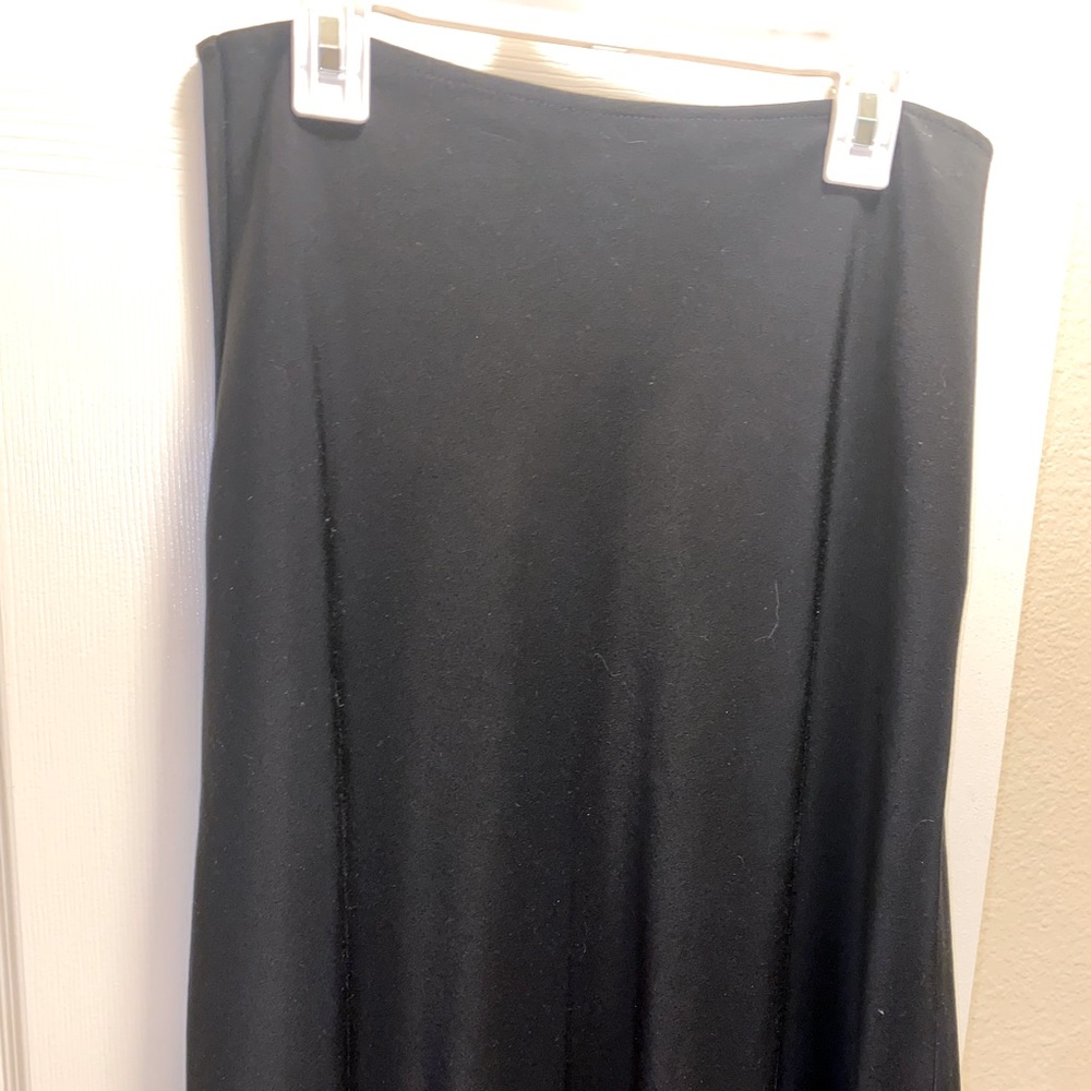 Black knee-length skirt